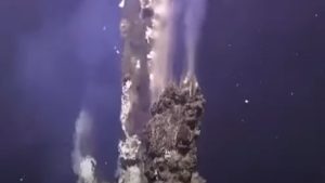 AKTIVIRAO SE PODMORSKI DIV: Ogroman vulkan u SAD pokazao nepredvidivu moć prirode, naučnici zabrinuti (VIDEO)