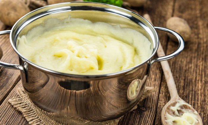 ODUŠEVIĆETE SE OVIM RECEPTOM: Trik da vam pire krompir uvijek ispadne kao u restoranu