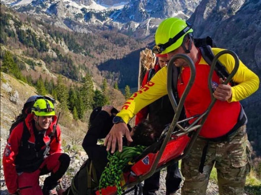 TURISTI ZAGLAVILI NA VRHU MAGLIĆA: GSS Foča spasila dvoje Izraelaca