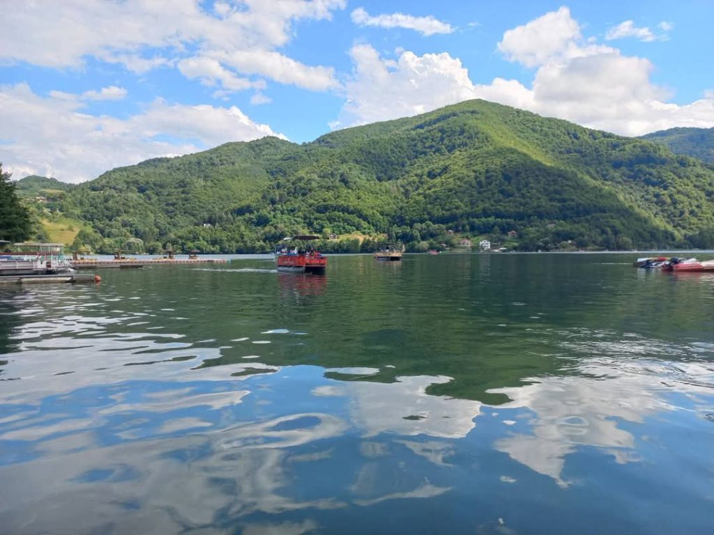 СУТРА ВЕОМА ТОПЛО: Избјегавајте боравак на отвореном преко дана