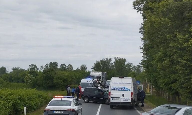 TEŠKA SAOBRAĆAJNA NESREĆA U BiH: Sudar kombija i automobila, hitna pomoć na terenu