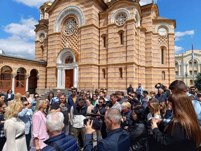 НЕЗАДОВОЉНИ БАЊАЛУЧАНИ ИЗАШЛИ НА УЛИЦУ: Протест родитеља због неисплаћених субвенција за вртиће