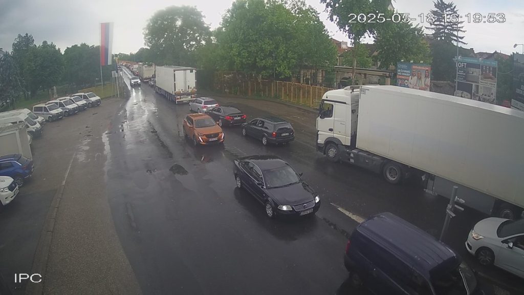 VOZAČI, NAORUŽAJTE SE STRPLJENJEM: Gužve na graničnim prelazima u BiH