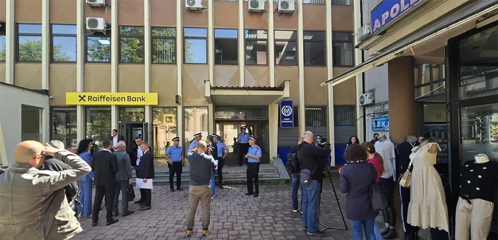 PREKINUTA SJEDNICA U TESLIĆU: Reagovala i policija (VIDEO)