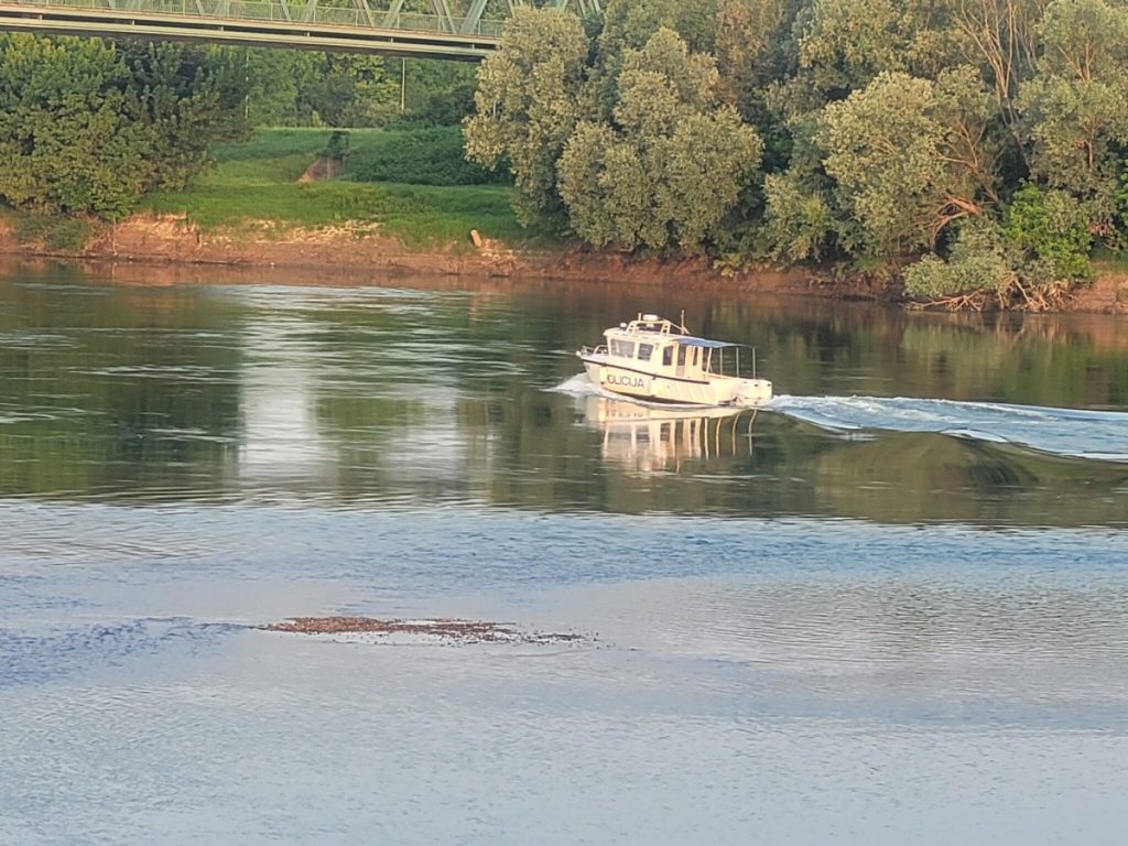 NESVAKIDAŠNJI PRIZOR: Pojavilo se ostrvo na Savi (FOTO)