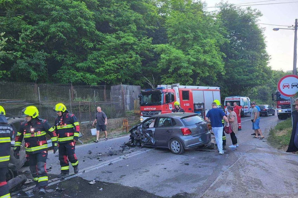BANJALUČKI VATROGASCI RADE BEZ PREDAHA: Intervenisali zbog sudara, požara i poplave (FOTO)