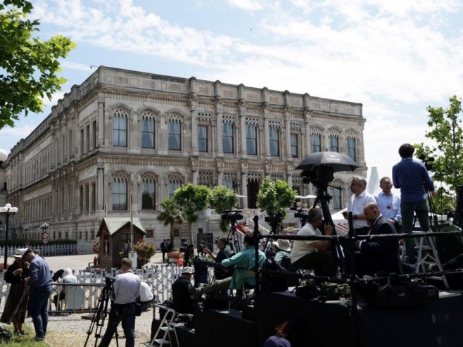 SVE OČI UPRTE U ISTANBUL: Ponovo pregovori, delegacije Rusije i Ukrajine stigle u palatu Čiragan