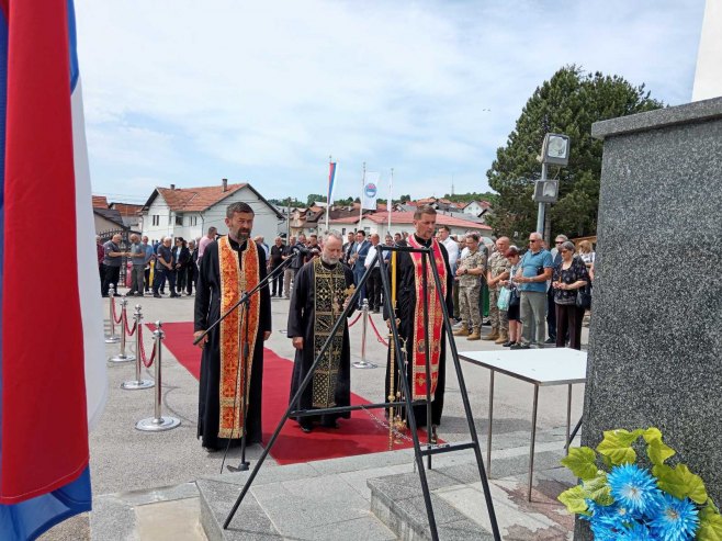 SJEĆANJE NA DAN KAD JE VOSJKA SRPSKE IZVRŠILA JEDAN OD NAJTEŽIH ZADATAKA: Predstavnici Srpske i Srbije položili vijence na „Novom Zejtinilku“