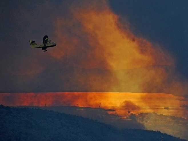 DALMACIJA POD VATROM: Buknuo požar u Splitu, većina vatrogasaca u Makarskoj
