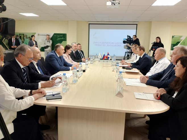 SARADNJA SA VODEĆIM CENTRIMA: Delegacija Srpske u posjeti Onkološkom centru u Rusiji (FOTO)