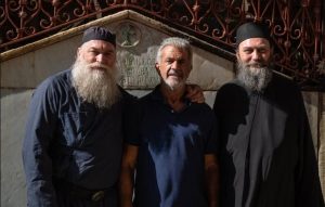 MEL GIBSON U HILANDARU: Evo kako provodi vrijeme (FOTO)