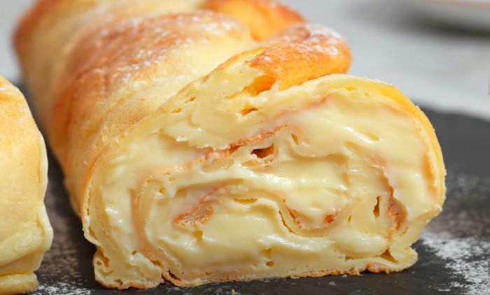 KREMASTI ROLAT SA POSLASTIČARSKIM KREMOM: Oduševite goste sa ovim kolačom (VIDEO)