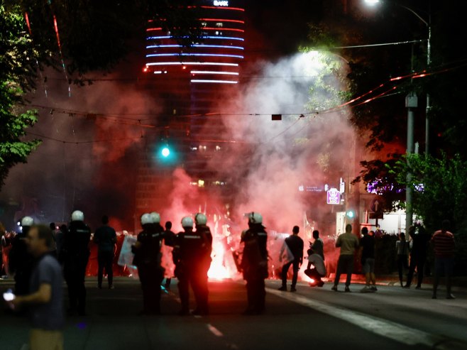 OGLASIO SE DIREKTOR POLICIJE SRBIJE: Poznato koliko je policajaca povrijeđeno (VIDEO)