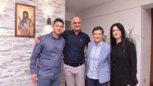 АНА БРНАБИЋ ПОСЈЕТИЛА МИЛОША ПАВЛОВИЋА: „Ћаци представља све оно што Србија исконски јесте …“