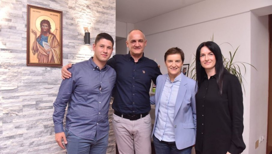 АНА БРНАБИЋ ПОСЈЕТИЛА МИЛОША ПАВЛОВИЋА: „Ћаци представља све оно што Србија исконски јесте …“