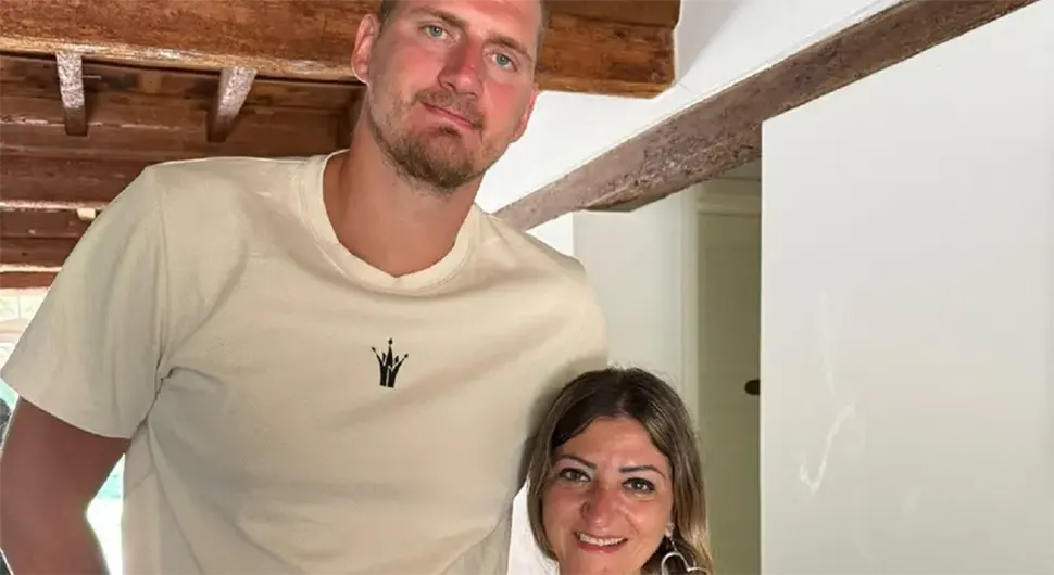 ЈОКИЋ ПРЕСПАВАО КОД ИТАЛИЈАНКЕ: Мужа шокирала овом поруком (ФОТО)