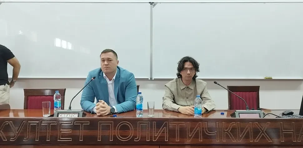 „NASTAVITE TAKO I MISLIM DA ĆE BITI DOBRO“: Američki pisac – Republika Srpska je zemlja koja je riješena da ostane nezavisna
