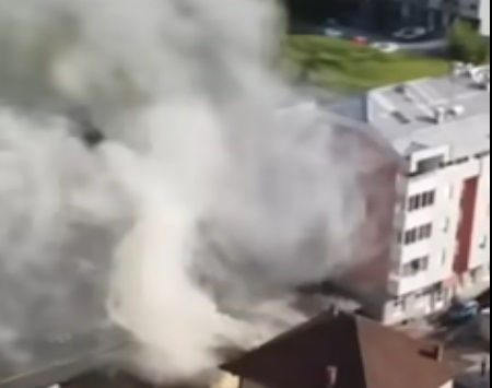 NADVIO SE GUST DIM: Požar u banjalučkom naselju Starčevica (VIDEO)