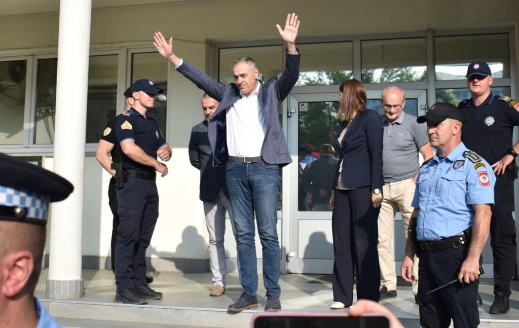 МИЛИЧЕВИЋ НА СЛОБОДИ: Суд му није одредио притвор, изречене мјере забране (ФОТО)