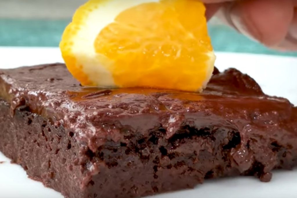 KOLAČ OD ČOKOLADE KOJI NE DEBLJA: Ako pazite na liniju, a volite slatko, morate probati ovaj recept (VIDEO)