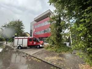 НЕВРИЈЕМЕ ПОХАРАЛО СРПСКУ: У овим дијеловима саобраћај се одвија отежано