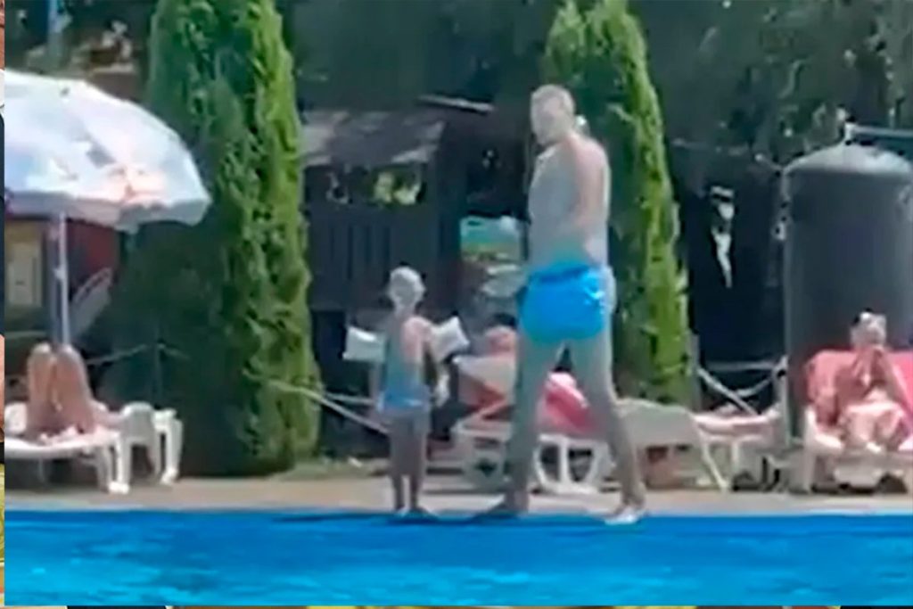 ЈОКИЋ ПОМАЖЕ ДЈЕЧАКУ ДА НАУЧИ ДА ПЛИВА: Снимак из Сомбора све одушевио (ВИДЕО)