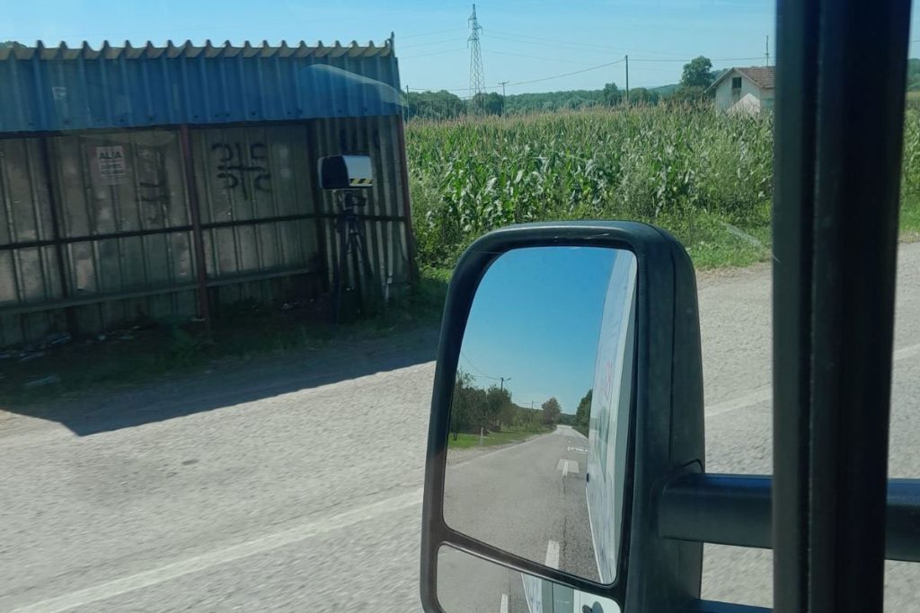 SMANJITE GAS U OVOM DIJELU SRPSKE: Radar u hladu skriven od očiju vozača