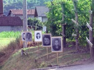 BOŠNJACI NISU DOŠLI: Srbi odali počast svojim žrtvama na komemorativnoj sjednici u Srebrenici