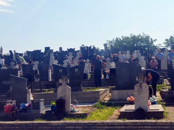 ЗЛОЧИНЦИ СЛОБОДНО ШЕТАЈУ, ПОРОДИЦЕ УБИЈЕНИХ НЕУТЈЕШНЕ: Обиљежене 33 године од злочина над Србима у Залазју