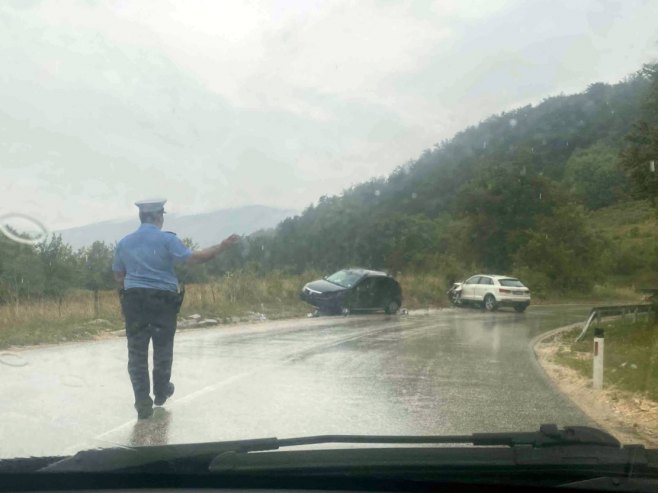 SUDAR NA MANJAČI: Kolovozi klizavi poslije kiše, vozači da budu oprezni