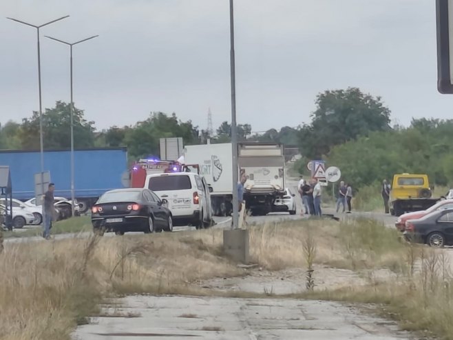 POGINUO POLICAJAC: Teška saobraćajna nesreća kod Modriče, u sudaru učestvovala tri vozila