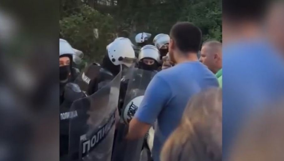 NAPADI NA POLICIJU KAO DOBAR DAN: Evo kako su blokaderi legalizovali nasilje