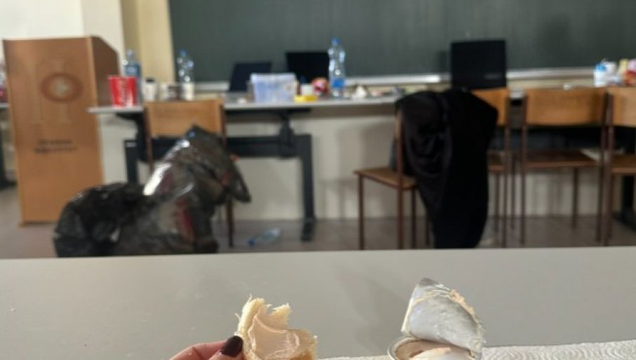 BLOKADERI IZA SEBE OSTAVILI SVINJAC: Pekli prase na fakultetu, smeće posvuda razbacano (FOTO)