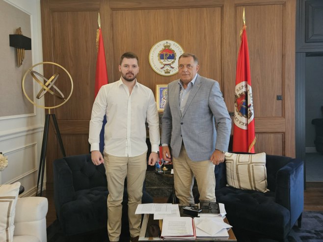 „MLADI SU BUDUĆNOST SRPSKE“: Dodik ugostio Nemanju Plotana koji je osvojio više stipendija na najjačim univerzitetima u Evropi (FOTO)