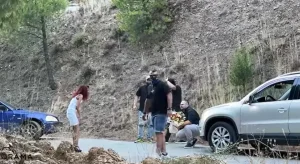 PROSIDBA ZA INFARKT: Zaprosio djevojku „na prepad“, pomogla mu grupa mladića u fantomkama (VIDEO)