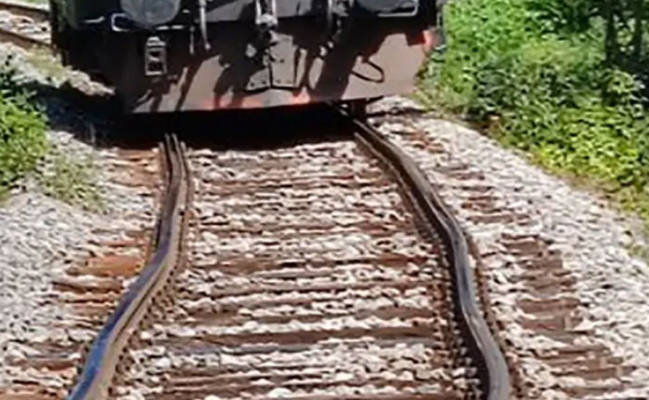 TUŽILAŠTVO O NESREĆI U ČELINCU: Voz naletio na automobil na pružnom prelazu, poginuo mladić