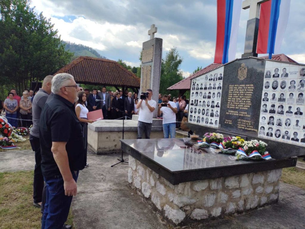 ČLANOVI PORODICA UBIJENIH SRBA: Ni nakon 33 godina nema pravde za srpske žrtve ubijene u Zalazju na Petrovdan (FOTO)
