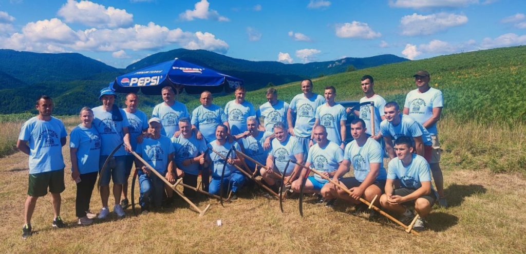 ČUVAJU TRADICIJU I OBIČAJE: Miloš Kalamanda pobjednik „Kosidbe na Borcima“ u selu kod Kotor Varoši (FOTO)