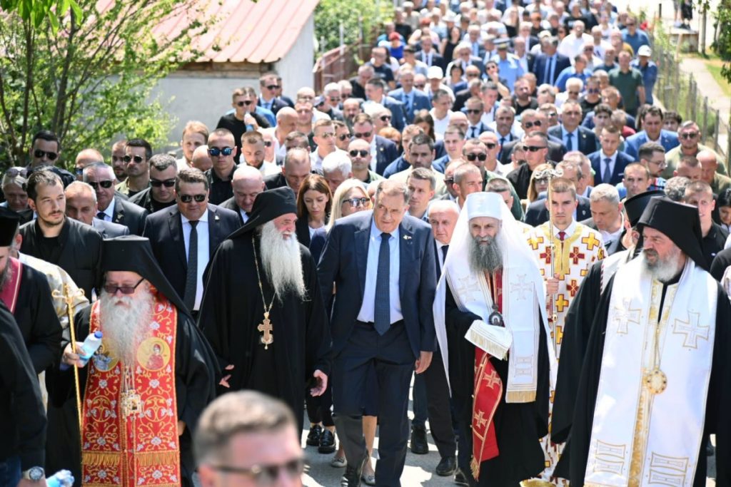 ZVANIČNICI POLOŽILI VIJENCE I CVIJEĆE: Odali počast za 3.267 stradalih Srba u srednjem Podrinju i Birču