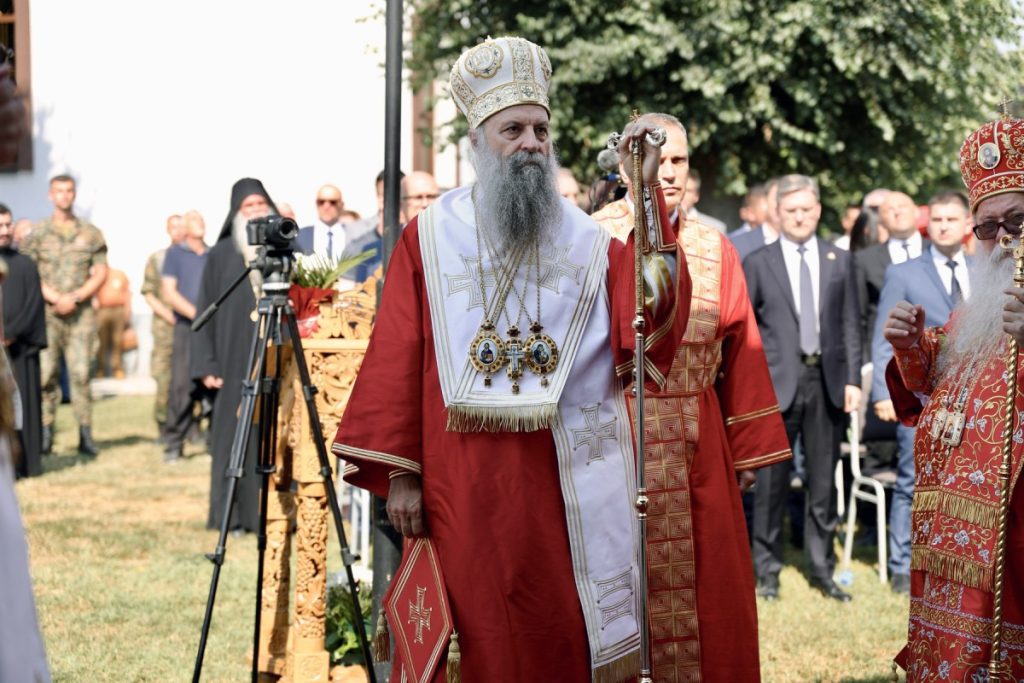 PATRIJARH PORFIRIJE: „Ljubi bližnjeg svoga, ne smijemo da pretvorimo u suprotnost, mrzi brata svoga“