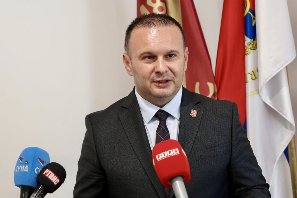 ĆOSIĆ RAZOBLIČIO PETROVIĆA: Gradonačelnik Bijeljine manipuliše cijenom vode!