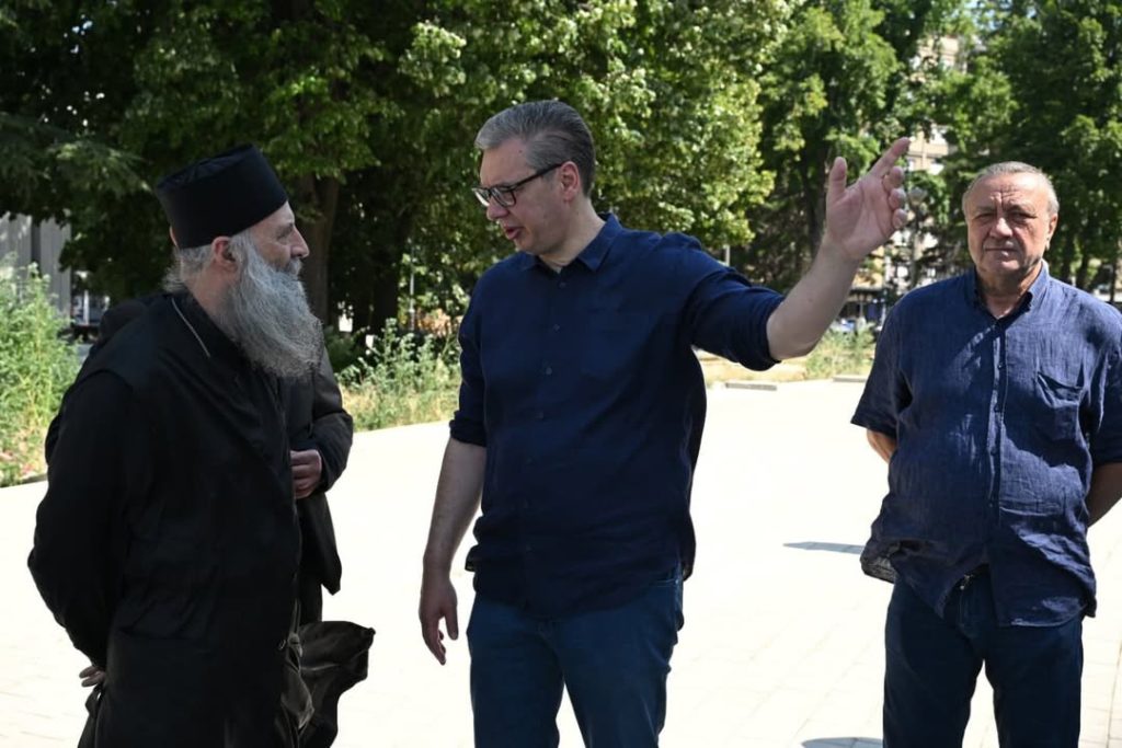 „NJEGUJEMO ISTE VRIJEDNOSTI“: Vučić se sreo sa narodnim umjetnikom Rusije u Hramu Svetog Save (FOTO)