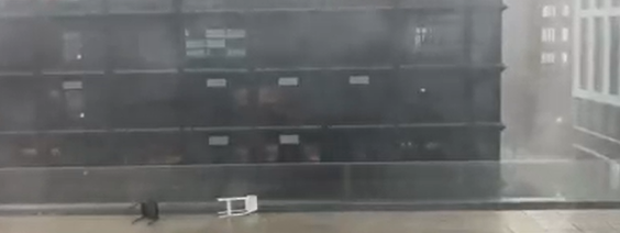 JAKA OLUJA ZAHVATILA ZAGREB: Vjetar lomio roletne, porušena stabla (VIDEO)