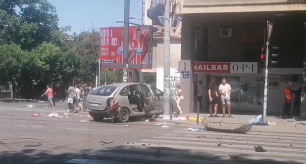 STRAVIČNA NESREĆA U BEOGRADU: Dijete ispalo iz automobila, više osoba porvrijeđeno
