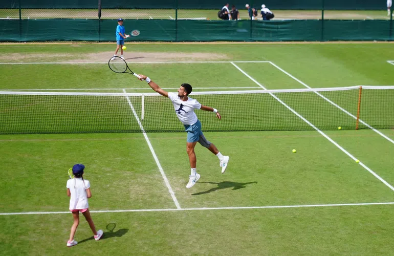 „ТАРА САМО ПИТА КАД ЋЕ КОД САБЛЕНКЕ КУЋИ“: Ђоковић открио шта његова дјеца мисле о тенису и Вимблдону