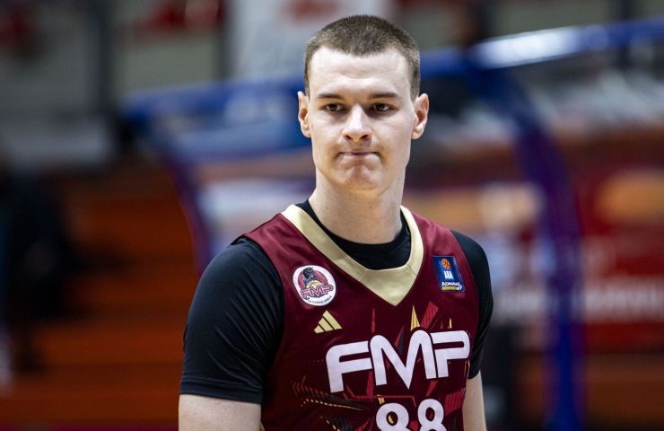 POSLIJE POSTIGNUTOG KOŠA, POKAZAO TRI PRSTA: Srpski košarkaš priveden na granici sa Hrvatskom