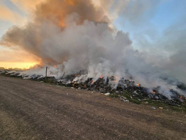GORI GRADSKA DEPONIJA U BRODU: U pripravnosti i vatrognasna jedinica Rafinerije nafte