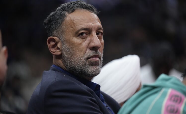 „НЕИЗМЈЕРНО САМ ЗАХВАЛАН…“ Дивац се огласио први пут након изласка из болнице (ФОТО)