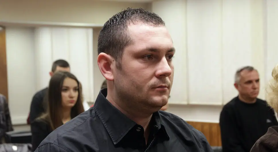 POKUŠAO DA POBJEGNE POLICIJI BOSONOG I U DONJEM VEŠU: Prve fotografije uhapšenog Radinkovića (FOTO)