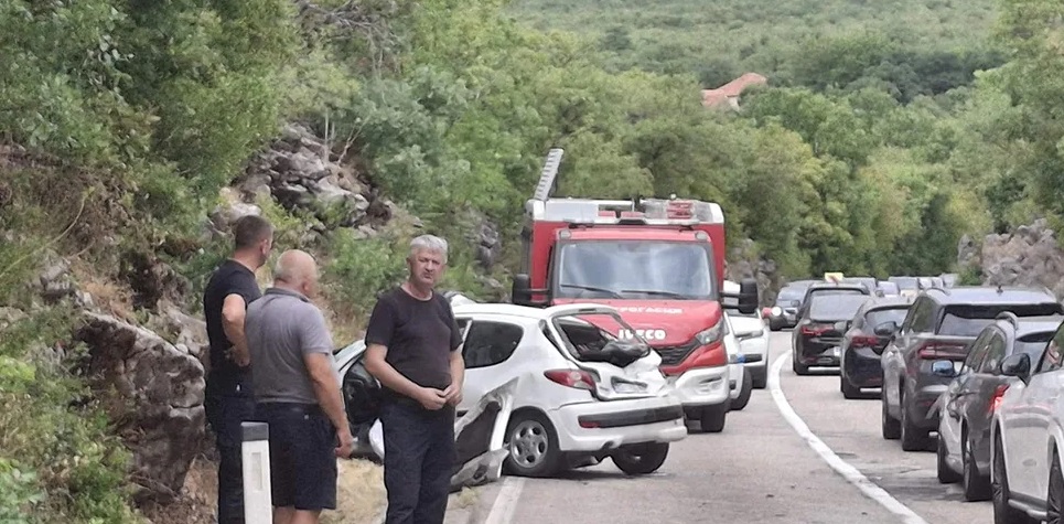 OGLASILA SE POLICIJA O STRAVIČNOJ NESREĆI: Poznato odakle su djevojke koje su stradale u udesu kod Bileće